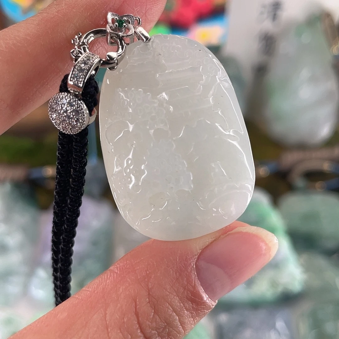 翡翠未镶嵌颈饰山水牌