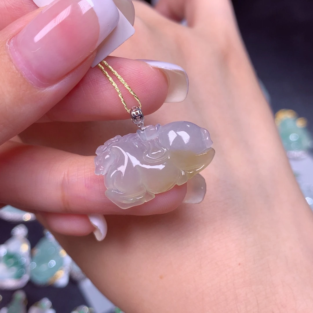 颈饰18K金镶嵌翡翠唐马