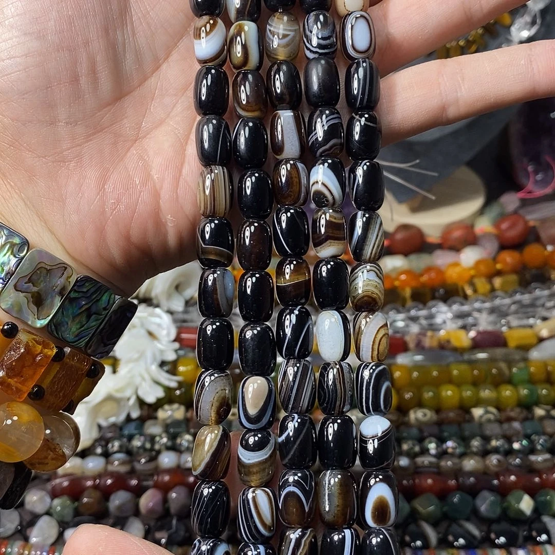 石英质玉未镶嵌，黑缠丝玛瑙桶珠10×14mm，