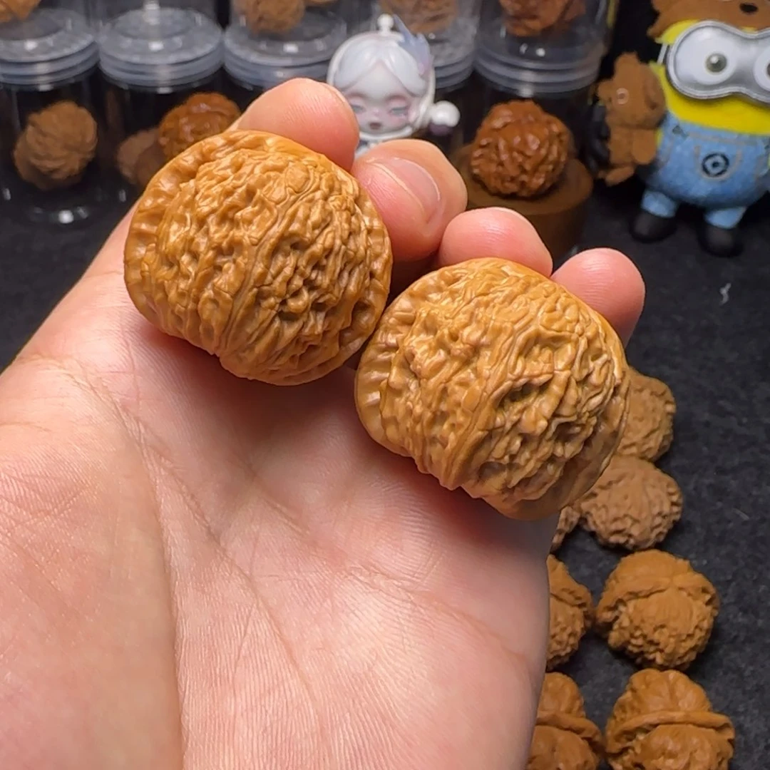 文玩核桃吊坠37尺 白狮子