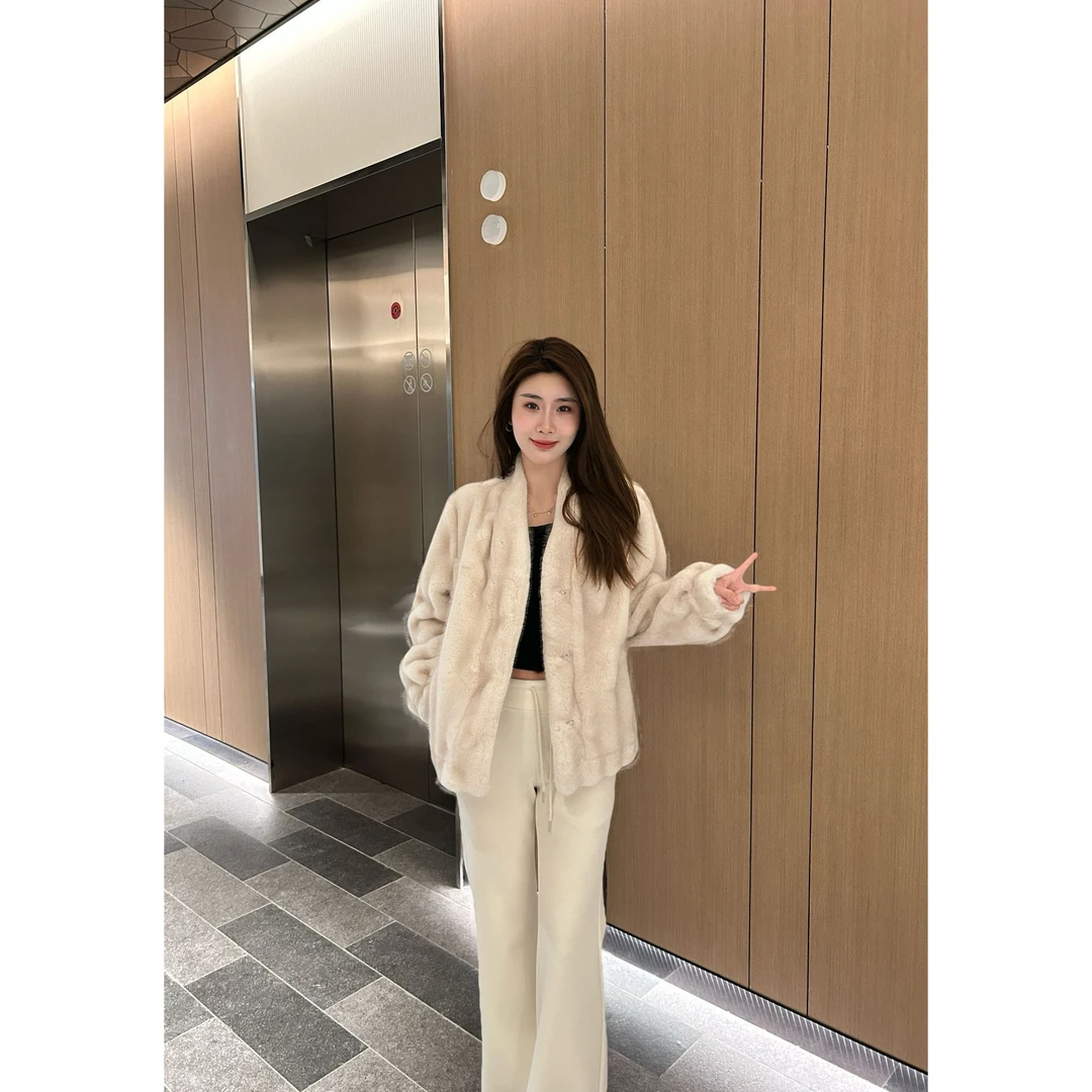 【贵气女人】小允姐姐2025新款时尚高级外套（有浮毛介意慎拍）