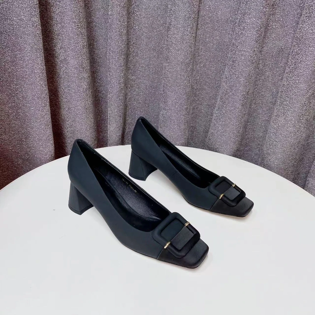 C4427 黑色  高端时尚舒适粗跟方头浅口女单鞋