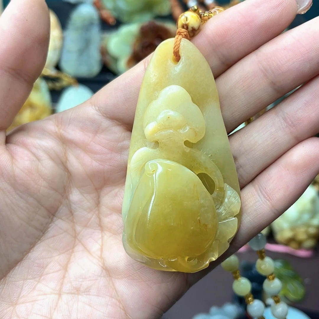 蛇纹石玉颈饰未镶嵌