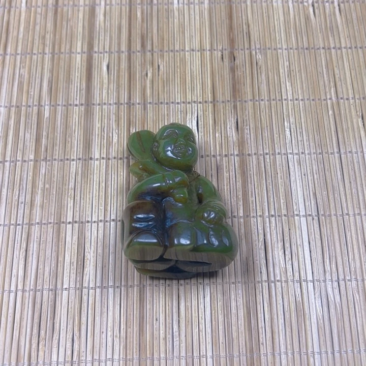 和田玉未镶嵌把件