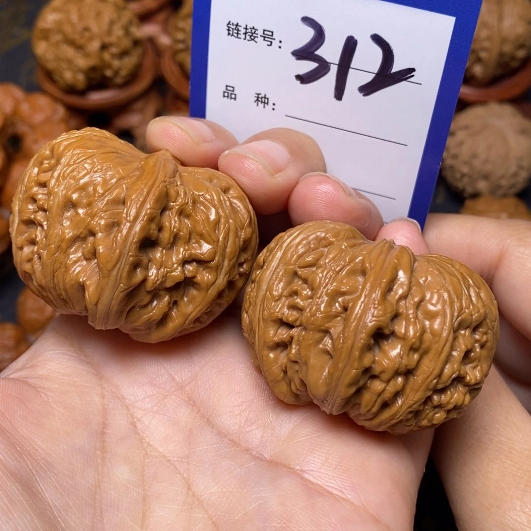 文玩核桃把件元宝44。 312