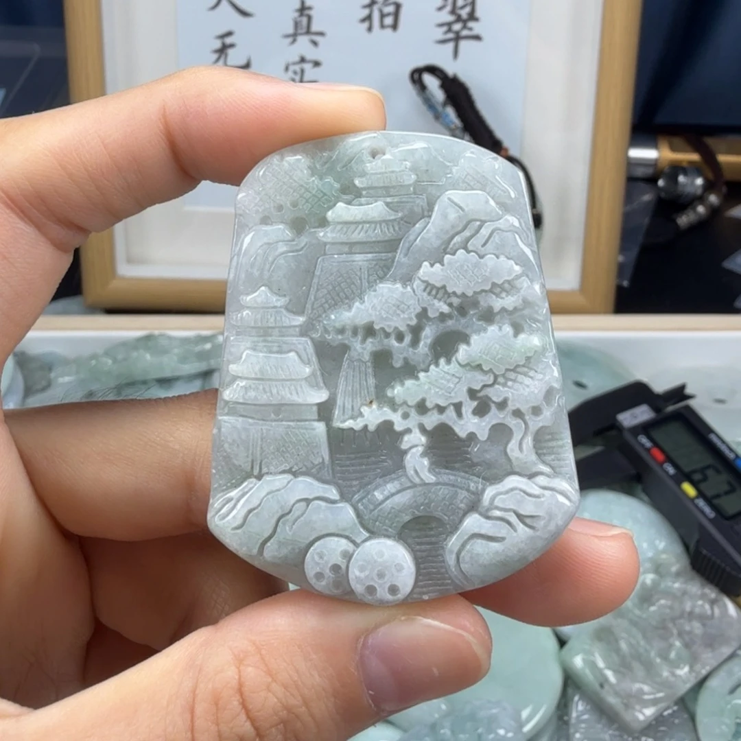 翡翠挂件未镶嵌翡翠