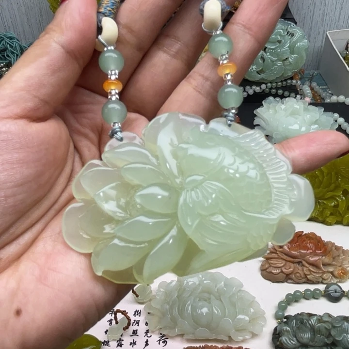 蛇纹石玉未镶嵌颈饰