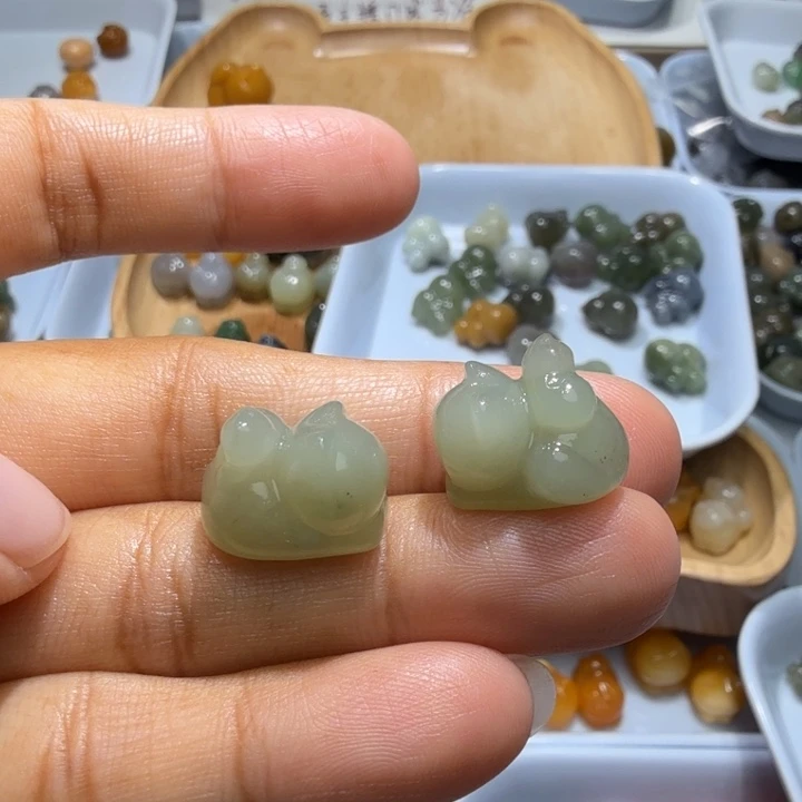 莫***鱼和田玉未镶嵌珠宝半成品