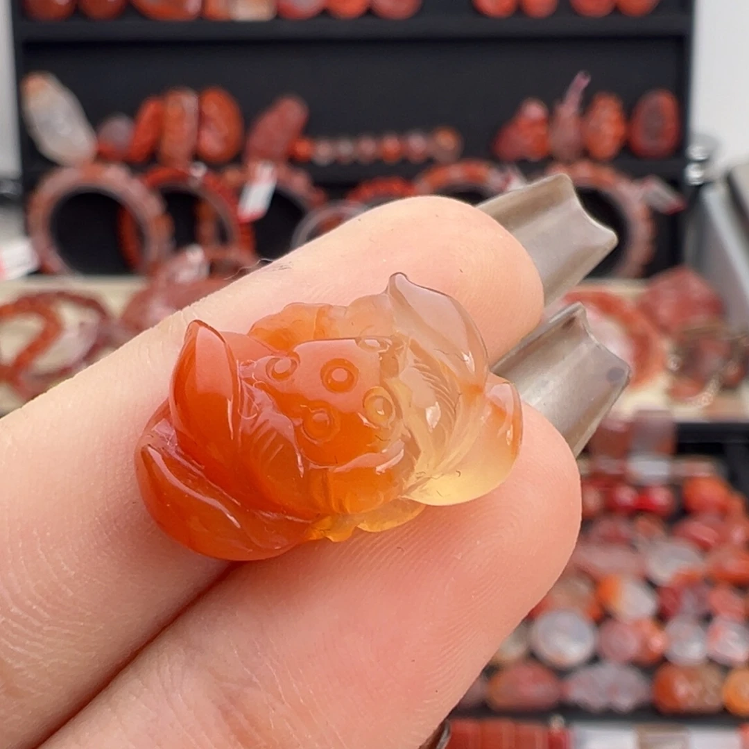 南红玛瑙未镶嵌颈饰荷花