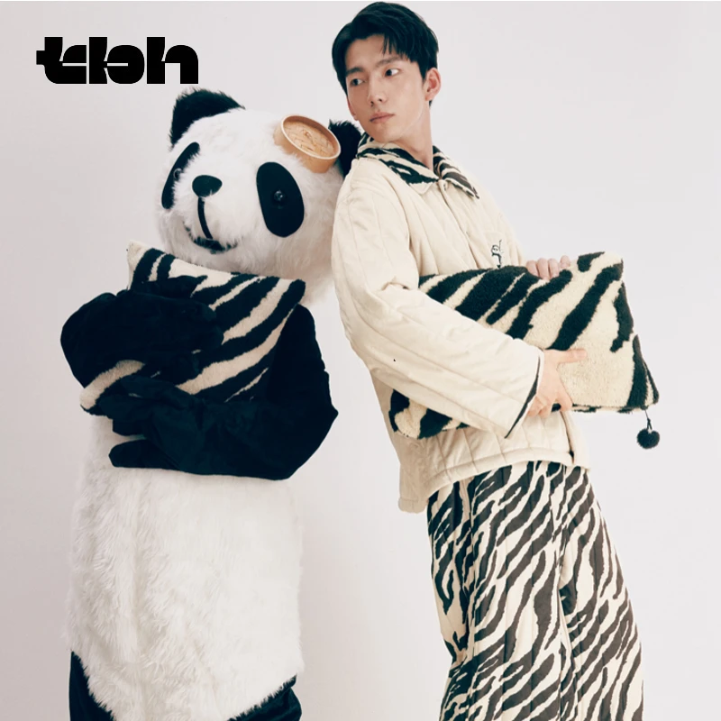 tbh野兽派家居熊猫嘭嘭提花法兰绒抱枕客厅沙发靠垫办公室腰靠枕