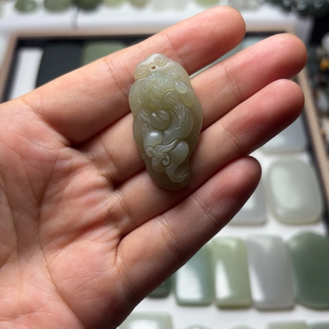 和田玉未镶嵌颈饰