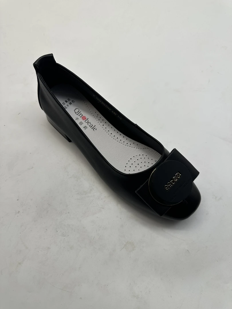 1759牛皮软底方跟单鞋