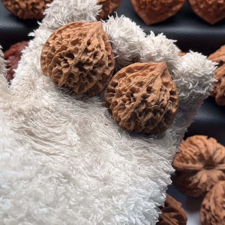 念***玖把件文玩核桃野生狮子头