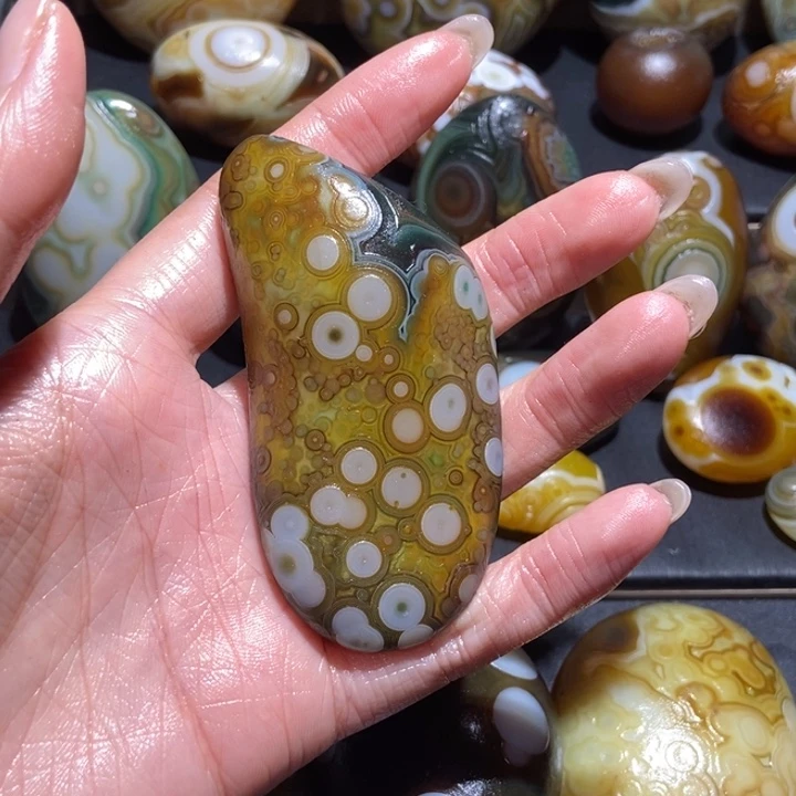 【闪购商品】未镶嵌玛瑙/玉髓珠宝奇石皇**岸