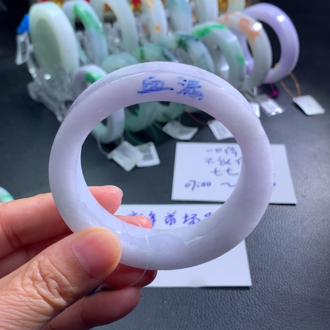 定制翡翠未镶嵌翡翠手镯