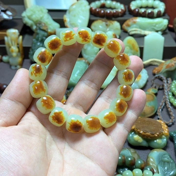 李***哥手链未镶嵌透闪石质玉手串卡13