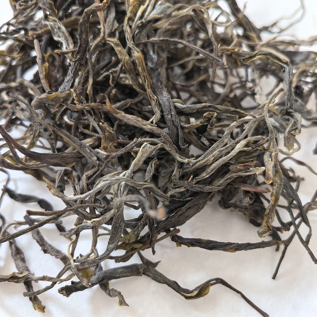2025年桂花树古山普洱生茶100g，汤色饱满透亮，兰花气韵，耐泡度高