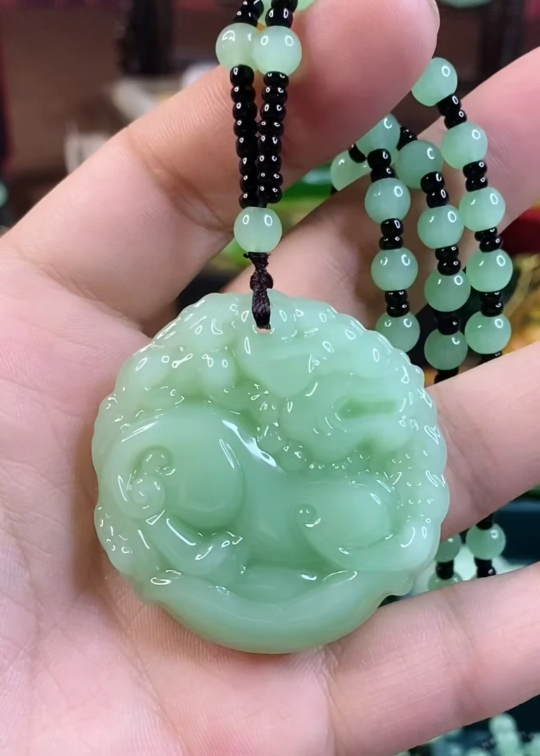 1.浅绿双面貔貅吊坠经典