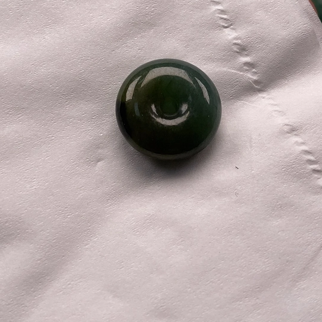 本***行翡翠未镶嵌颈饰              7.8