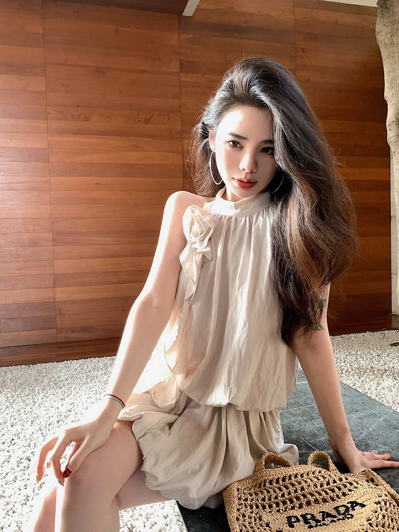 短裙宽松腰灯笼裙夏季V领连衣裙显瘦法式外穿洋气