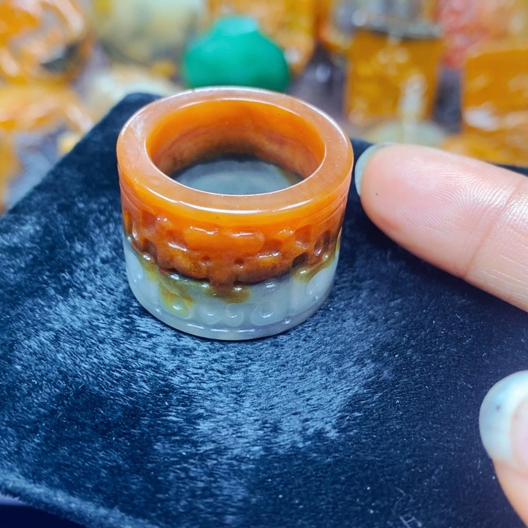 未镶嵌石英质玉（黄龙玉）颈饰
