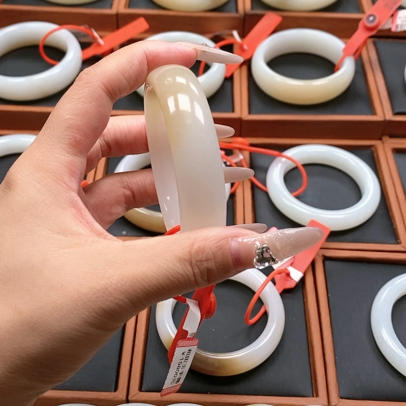 【闪购商品】未镶嵌手镯和田玉