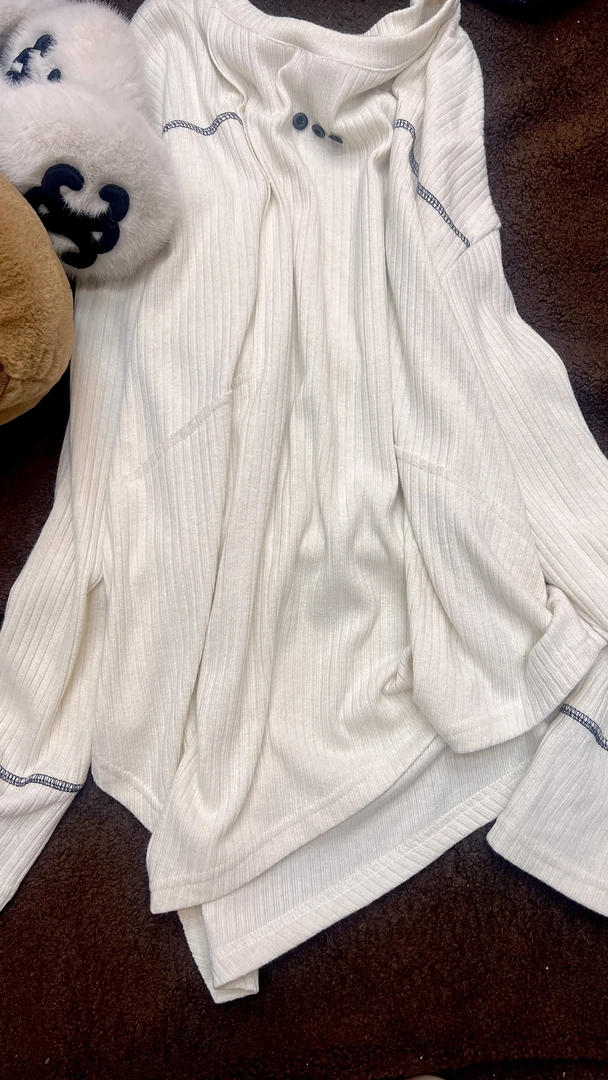 衣森原创欧货反车三扣打底