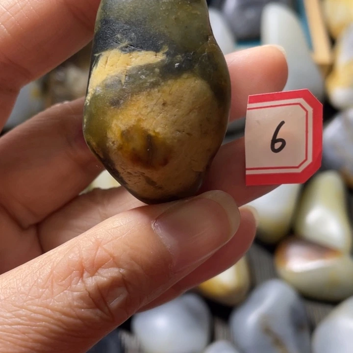 和田玉（翠青玉）未镶嵌颈饰