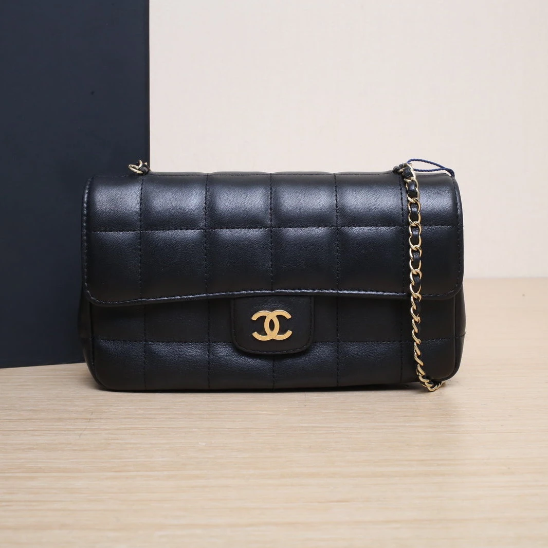 95新 Chanel/香奈儿 【娇】皮革S 13开 金扣黑金冰格斜挎包 195820