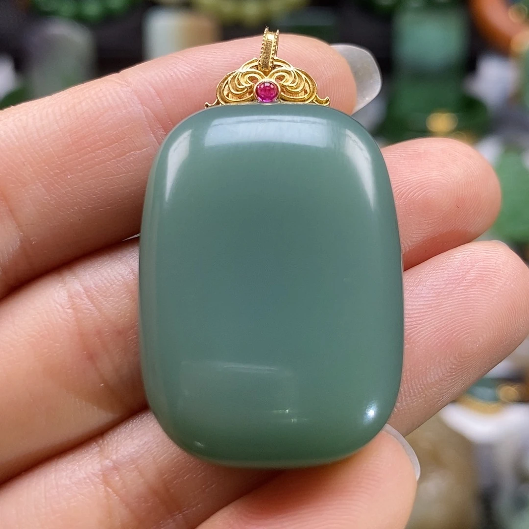 和田玉18K金镶嵌颈饰