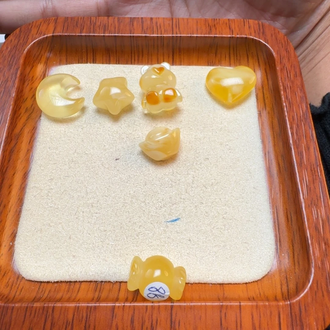 琥珀裸石未镶嵌琥珀