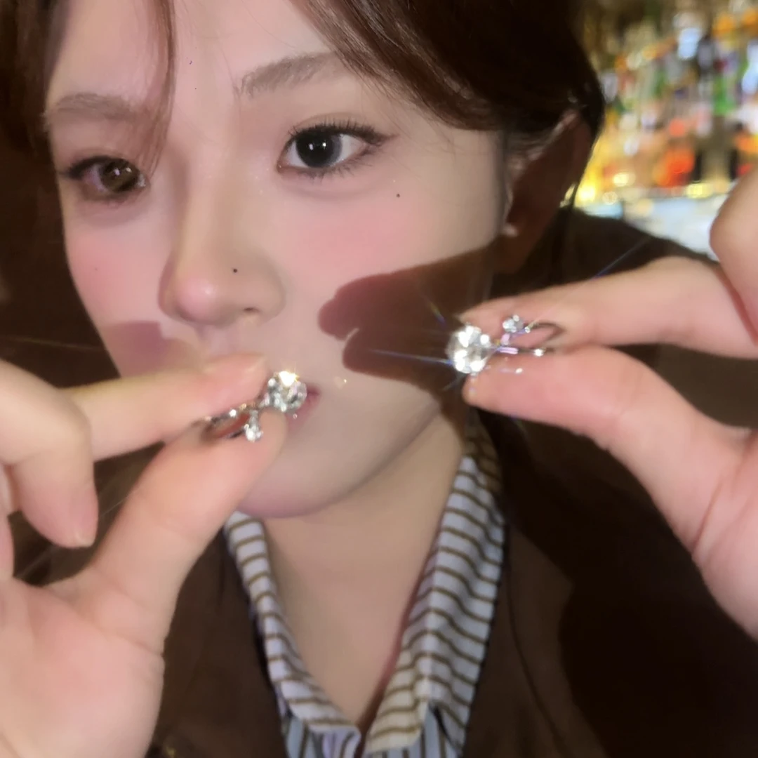 铜合金耳饰 小灯泡闪锆耳骨夹无耳洞耳夹高级感气质耳饰女耳环