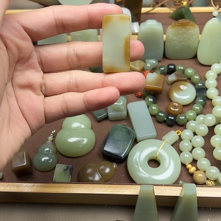 和田玉未镶嵌挂件