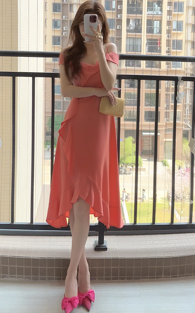 【粉色小甜心】法式设计感夏季纯欲收腰显瘦气质方领连衣裙