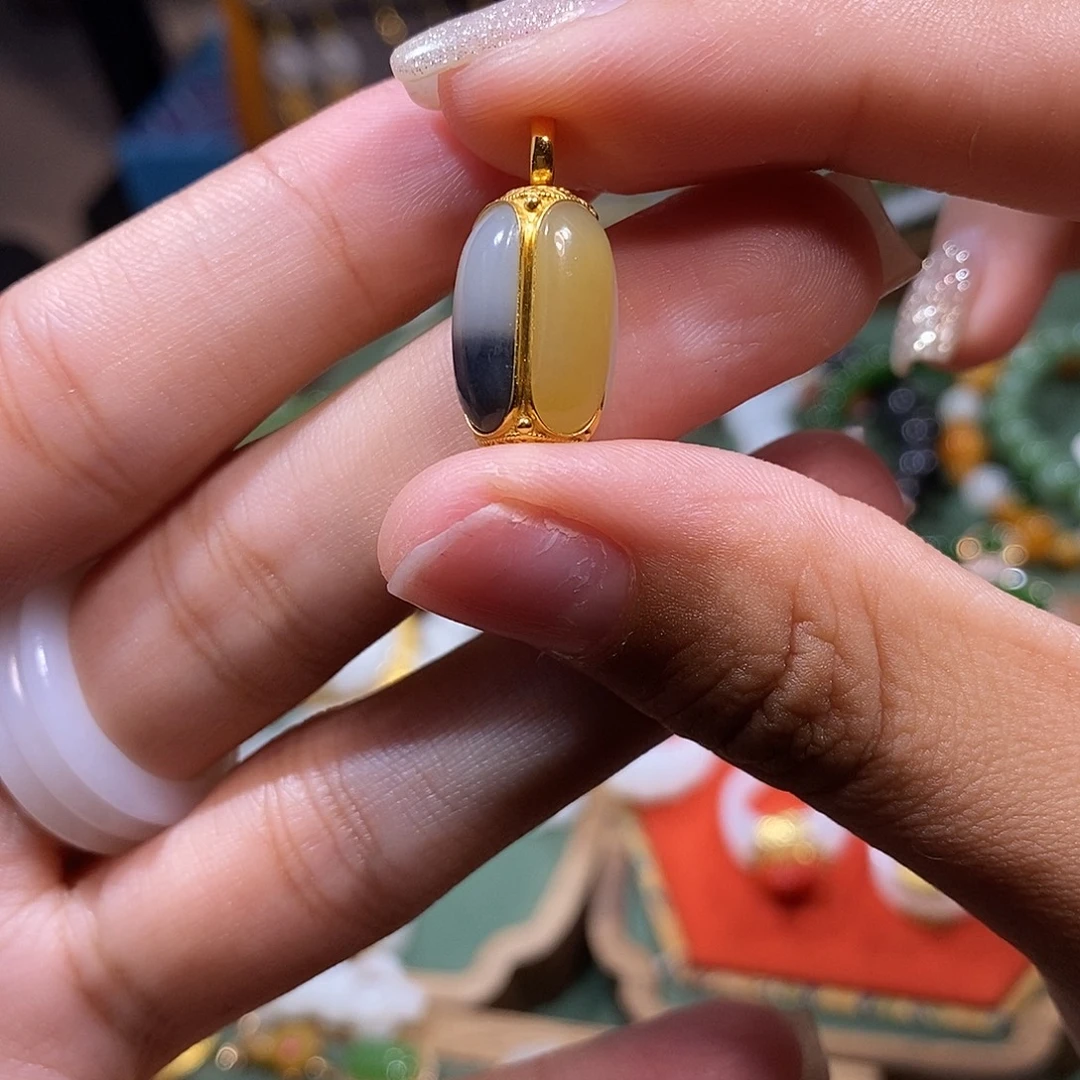 和田玉18K金镶嵌颈饰