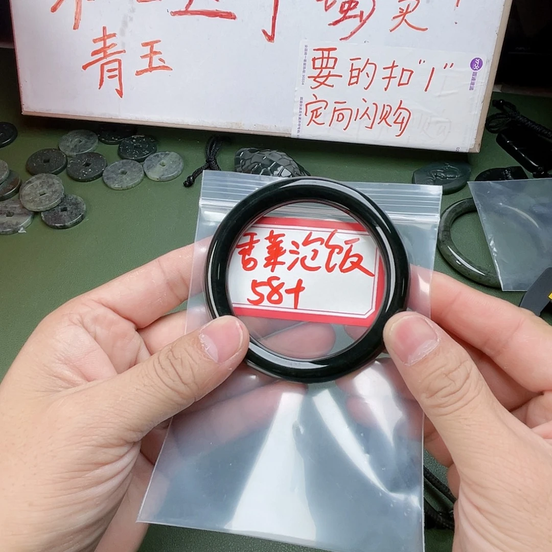 香****和田玉未镶嵌手镯