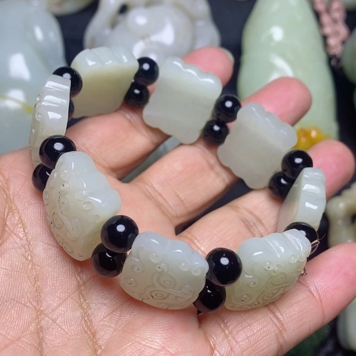 和田玉颈饰未镶嵌