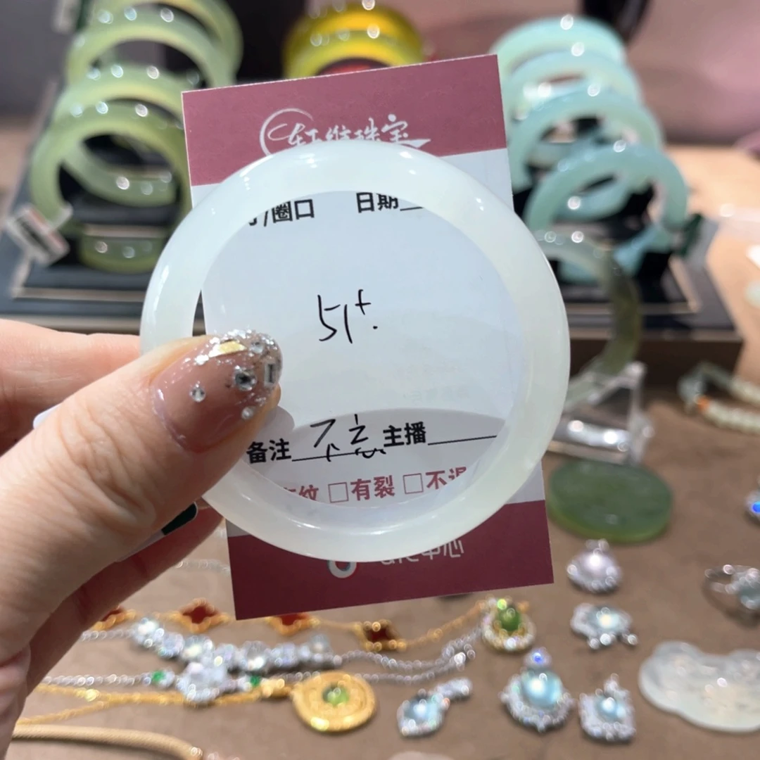 蛇纹石玉手镯未镶嵌不****)