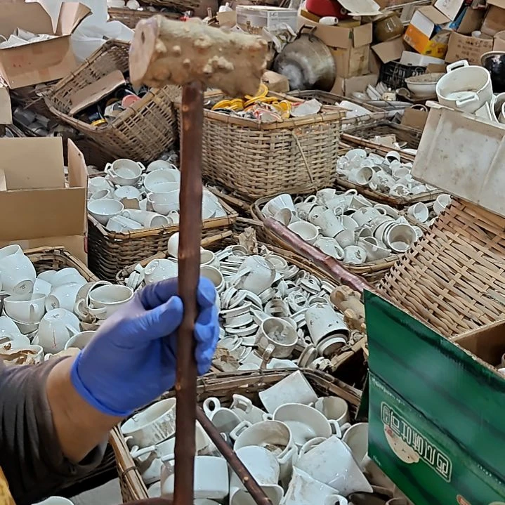 摆件盘子碗茶壶啥都有