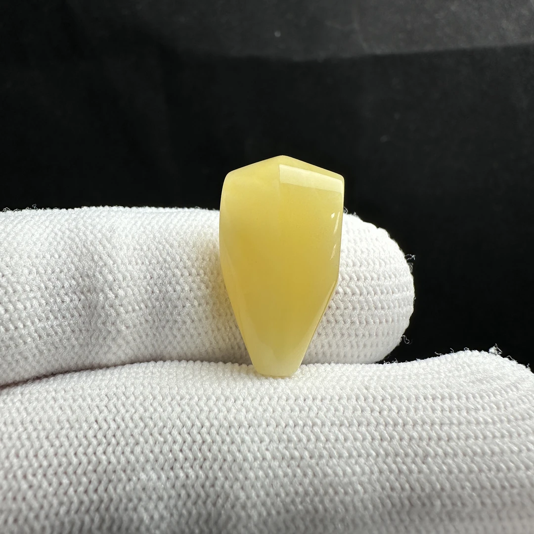 Z3091 天然蜜蜡 鲨鱼背三通 11.7*21.6mm支持复检