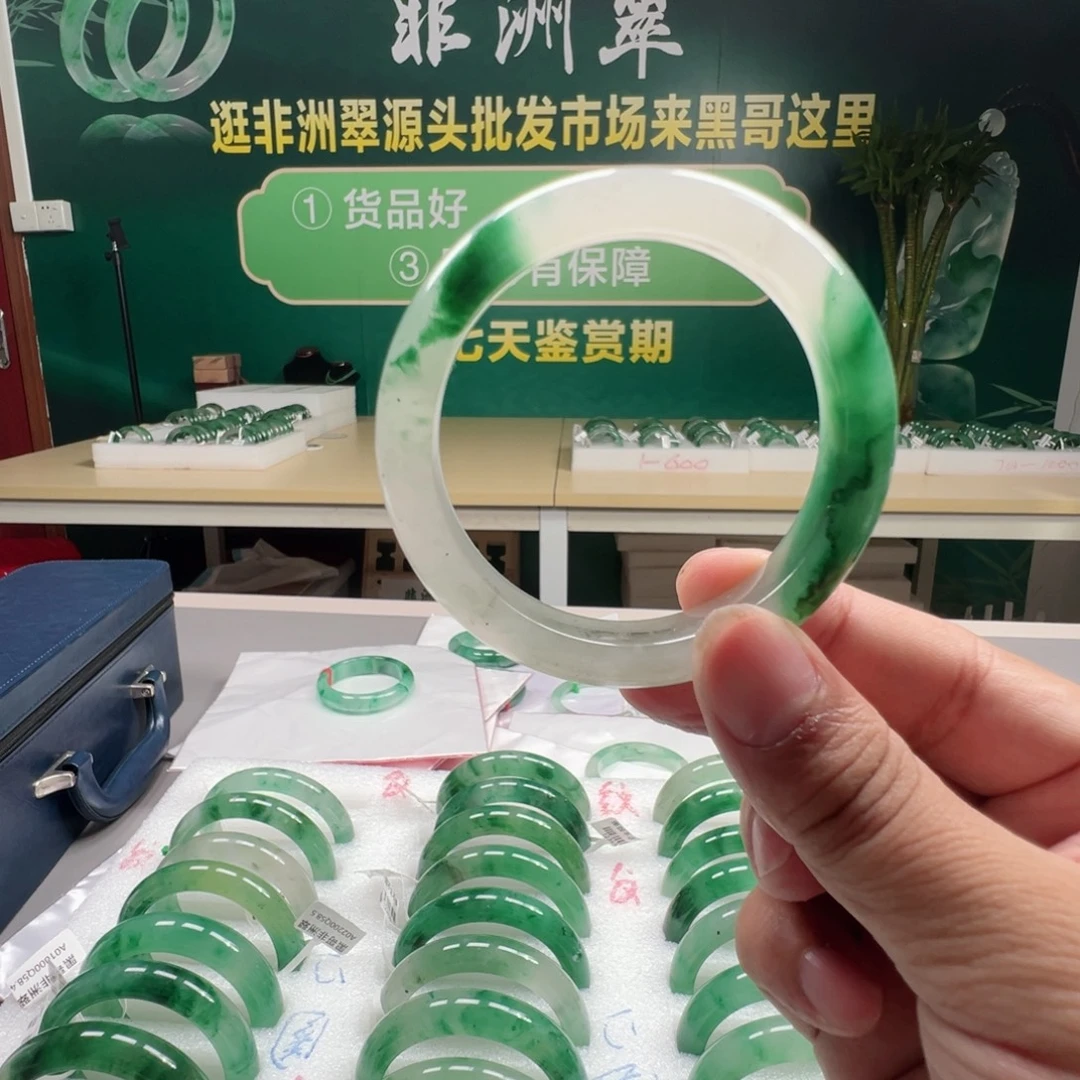 未镶嵌手镯石英质玉