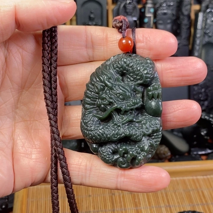 颈饰未镶嵌和田玉（青玉）