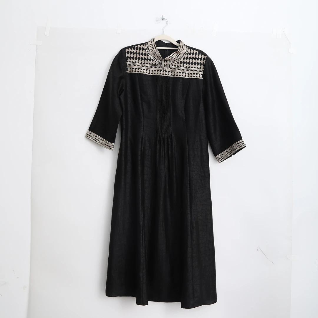 刺绣中国风长裙法式假两件连衣裙黑色春节中长款中式25558