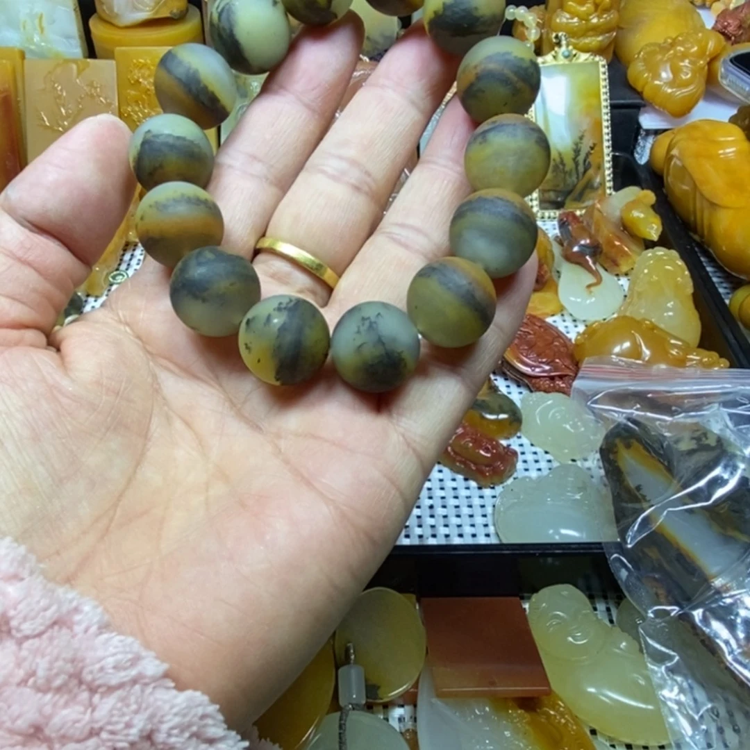 石英质玉（黄龙玉）合金颈饰