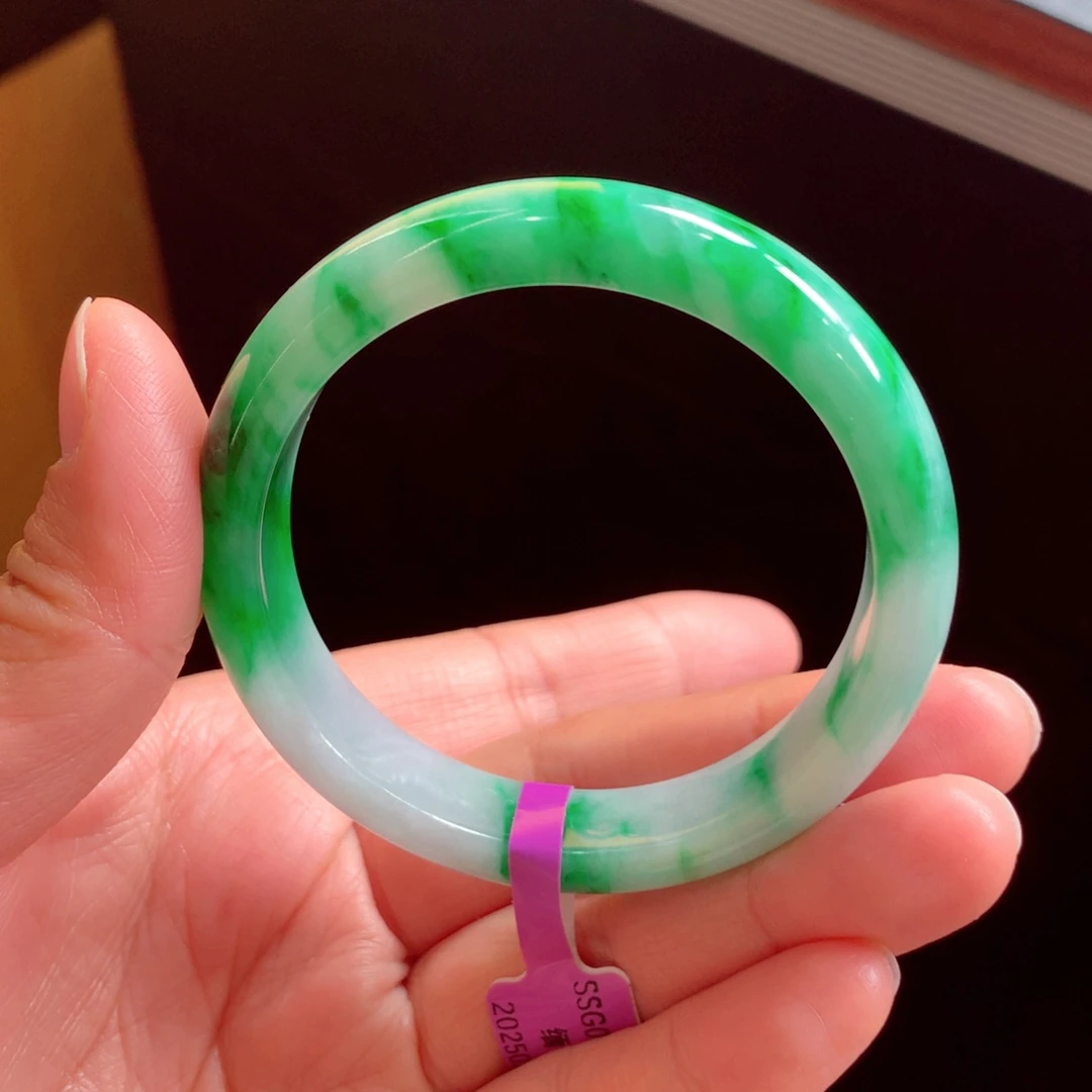 翡翠手镯未镶嵌怡**莉缅甸翡翠