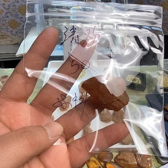 琥珀裸石未镶嵌清*琥珀