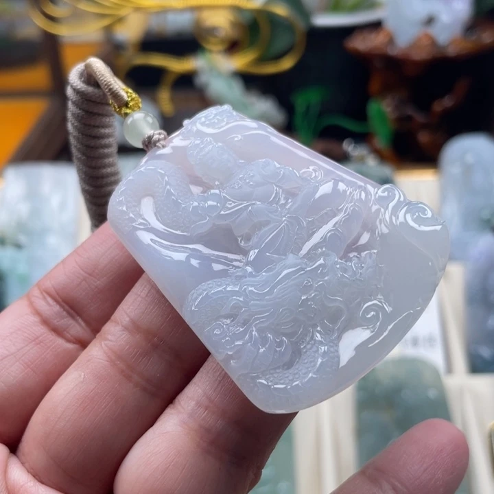 翡翠未镶嵌颈饰玉