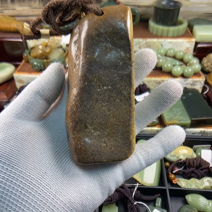 岫岩河磨玉（透闪石质玉）未镶嵌把件