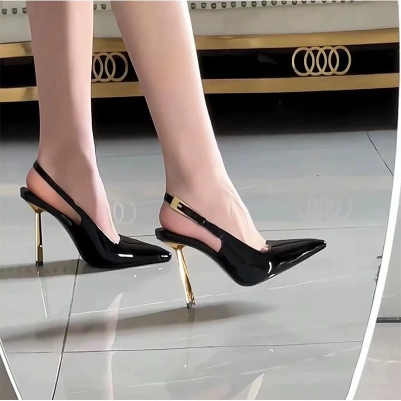 小金条高跟鞋2025新款黑色气质性感御姐单鞋漆皮尖头细跟后空凉鞋