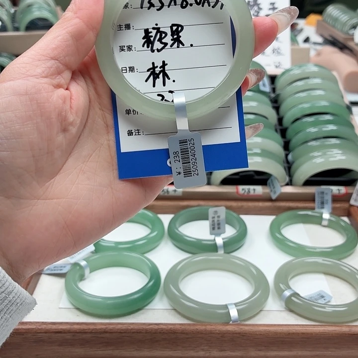 糖***豆石英岩玉未镶嵌手镯